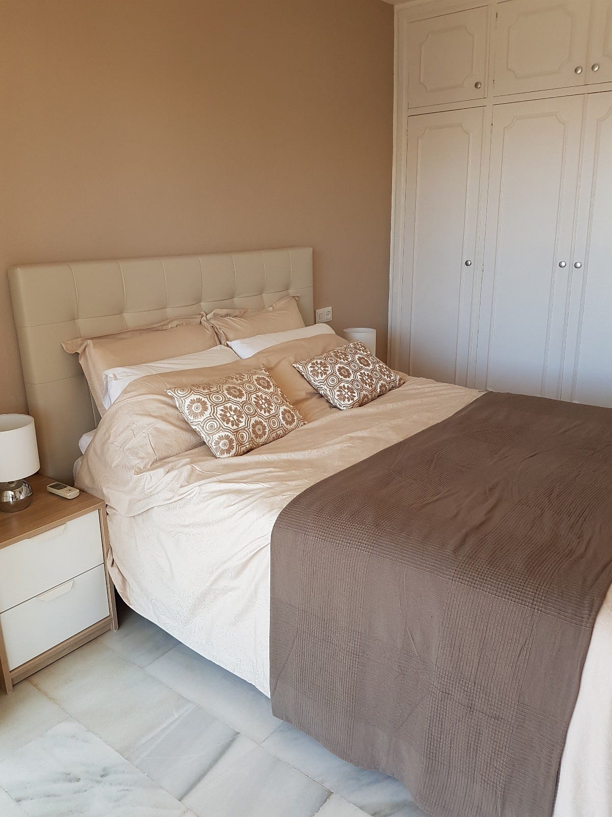 Soverom med garderobe Galleribilde