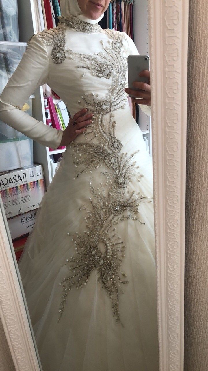 Portico Berigelse gennemsnit Unik brudekjole med ermer til leie og salgs ! | FINN torget
