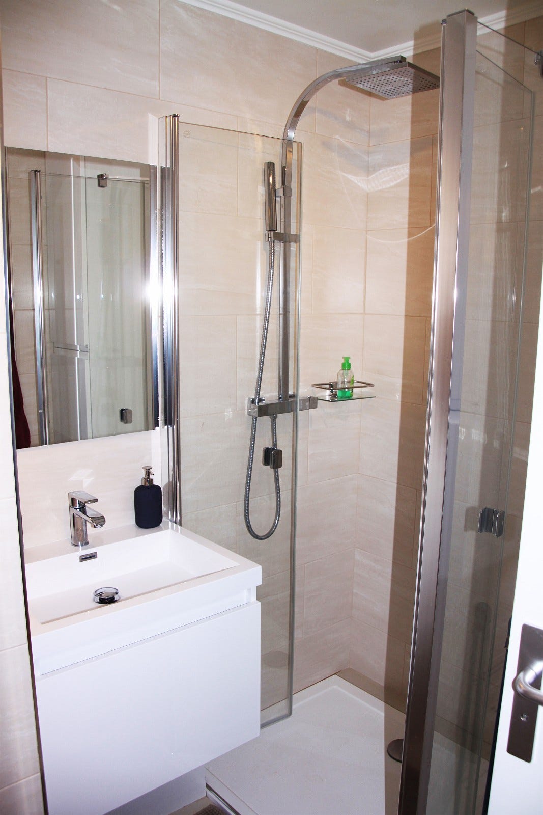 Nytt delikat bad med vaskemaskin. Galleribilde