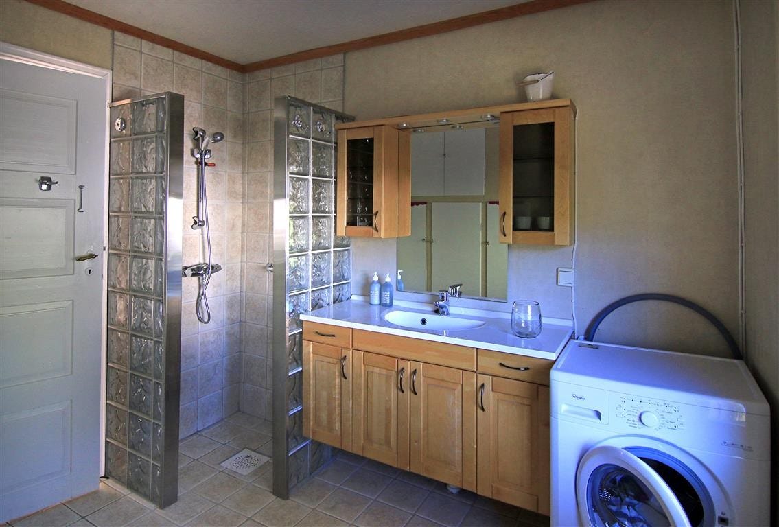 Parti fra det fliselagte badet Galleribilde