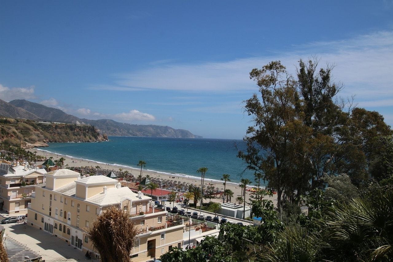 Burrianastranden - den største stranden i Nerja Galleribilde