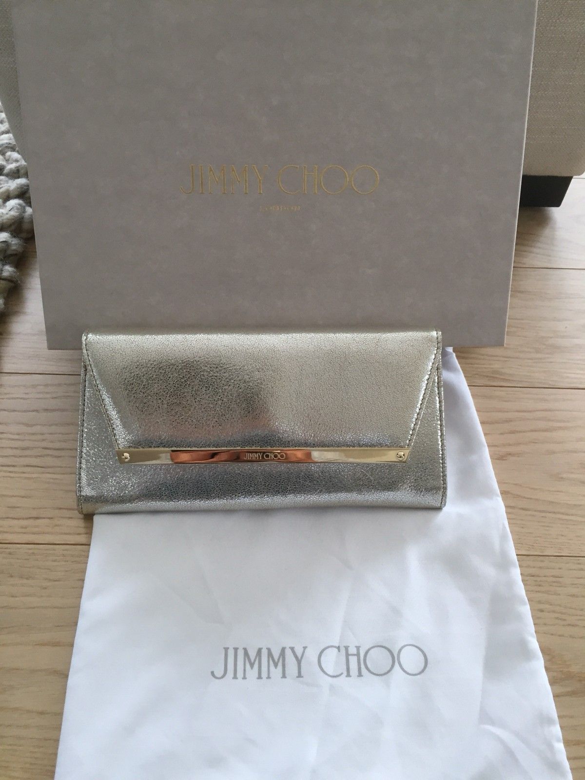 Ubrukt Jimmy Choo veske til salgs | FINN.no Ubrukt Jimmy Choo veske selges billig | FINN.no