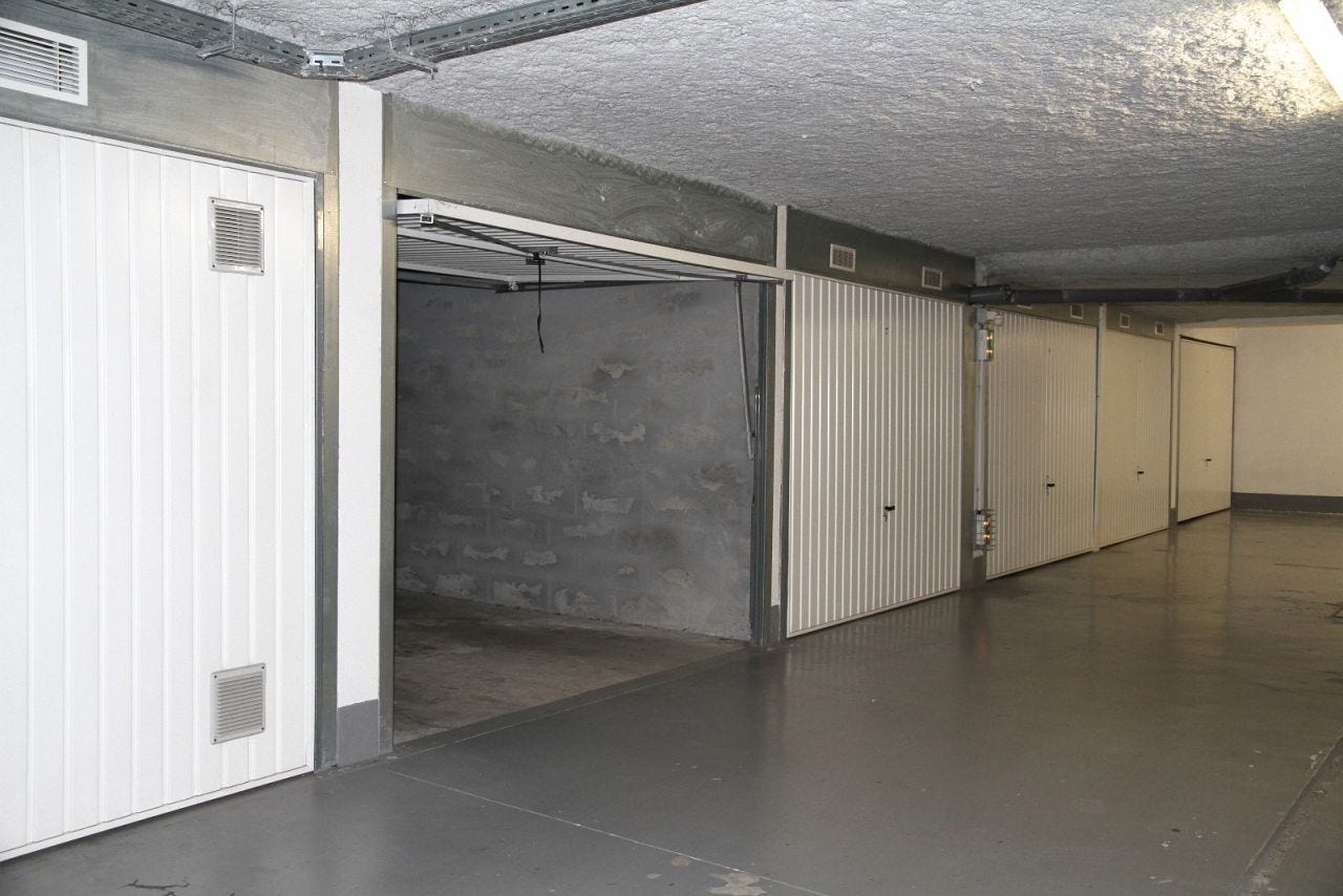 Garasje i underetasjen Galleribilde