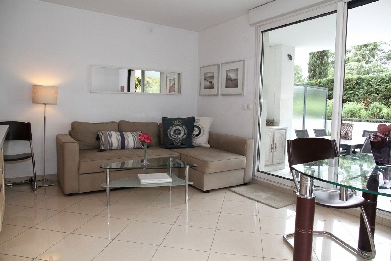 Stue med skyvedør ut til terrassen Galleribilde