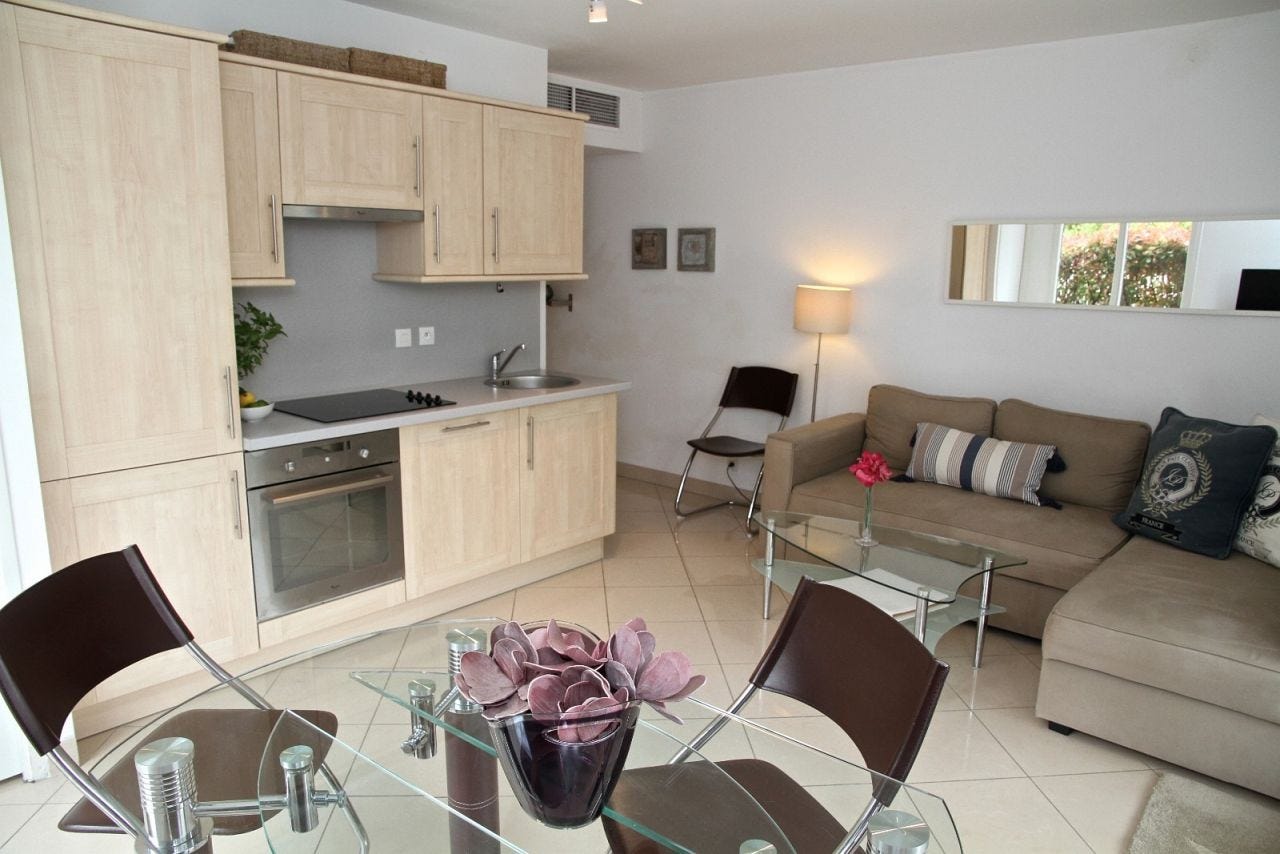 Stue og kjøkken i ett Galleribilde