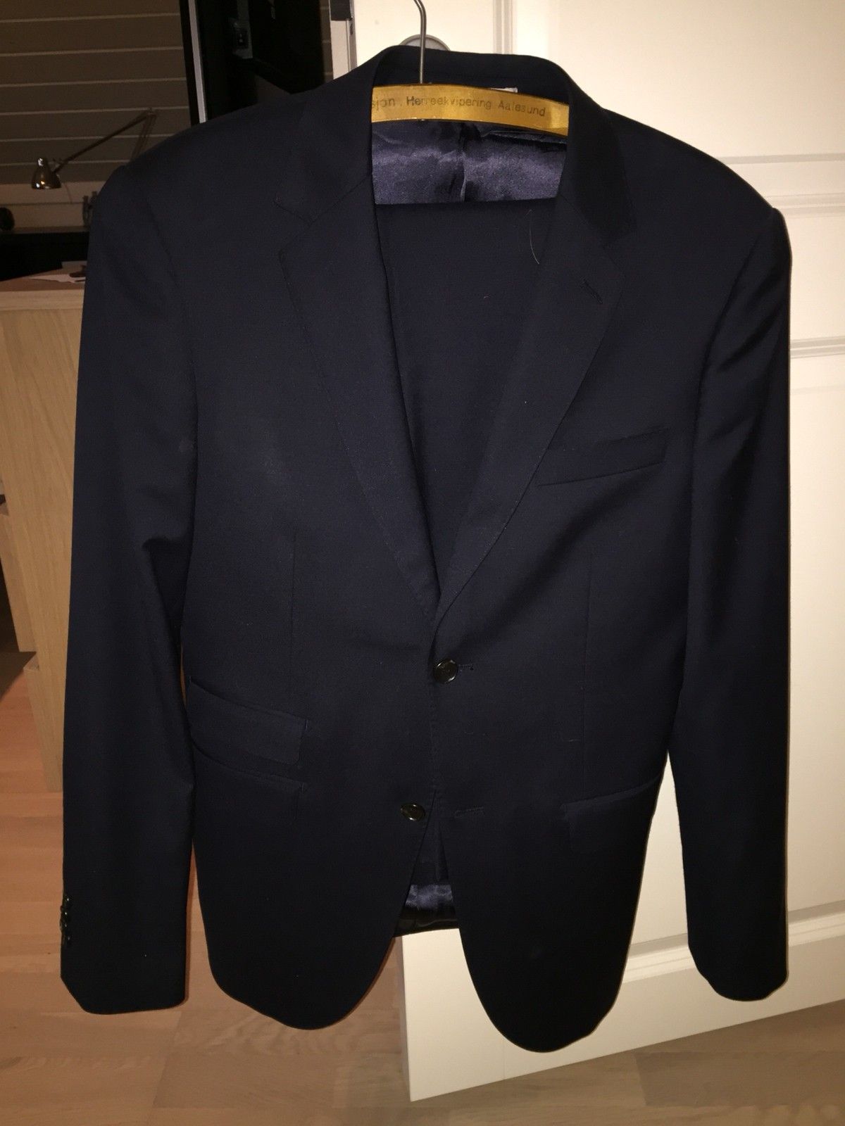 Dress til ungdom fra Volt | FINN.no Volt Dresspose | FINN.no
