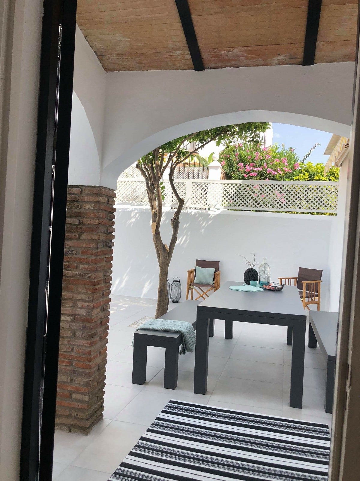 Terrassen bak huset Galleribilde