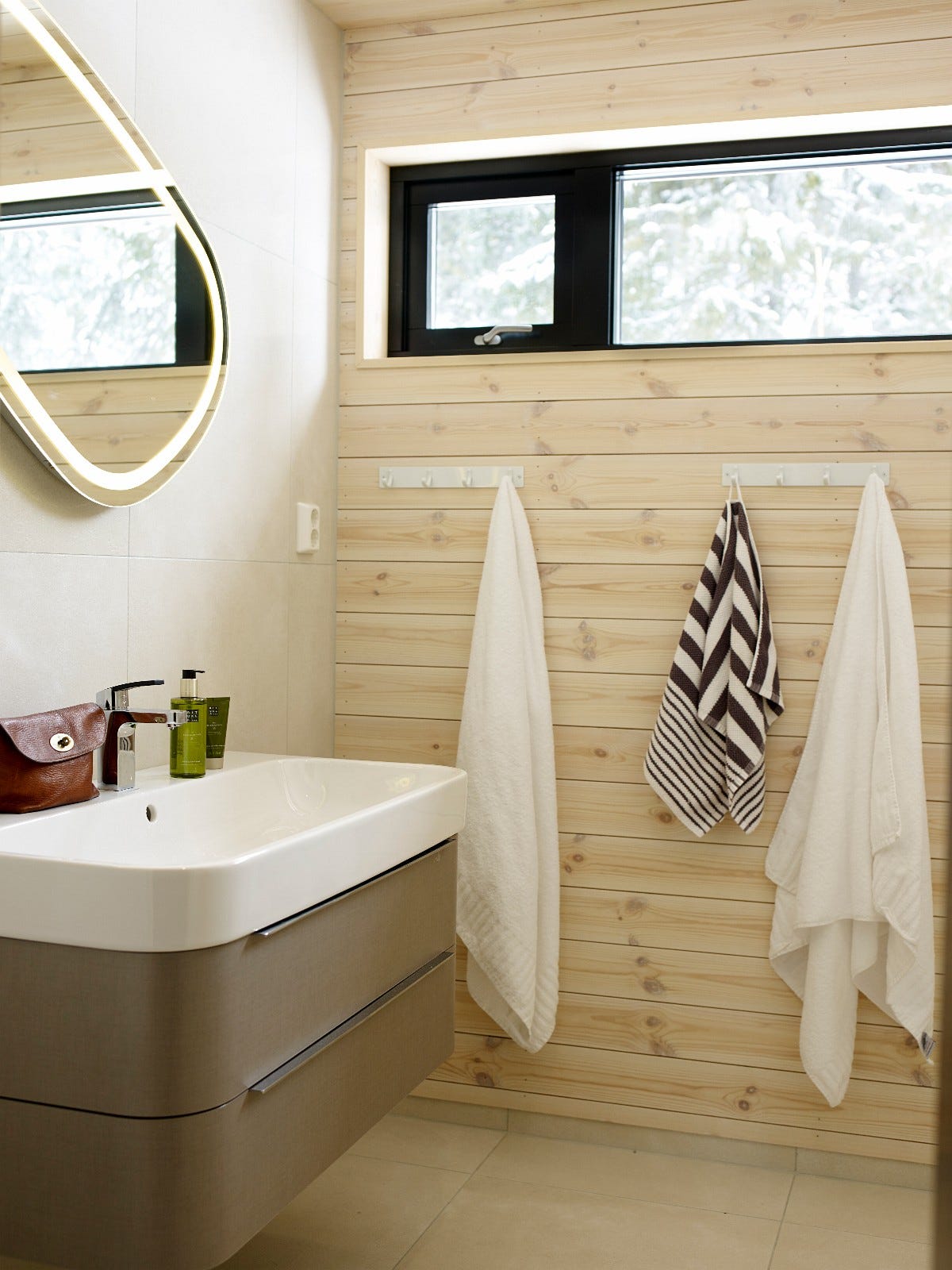 Ett av to bad på hovedplanet. Foto: Per Erik Jæger Galleribilde