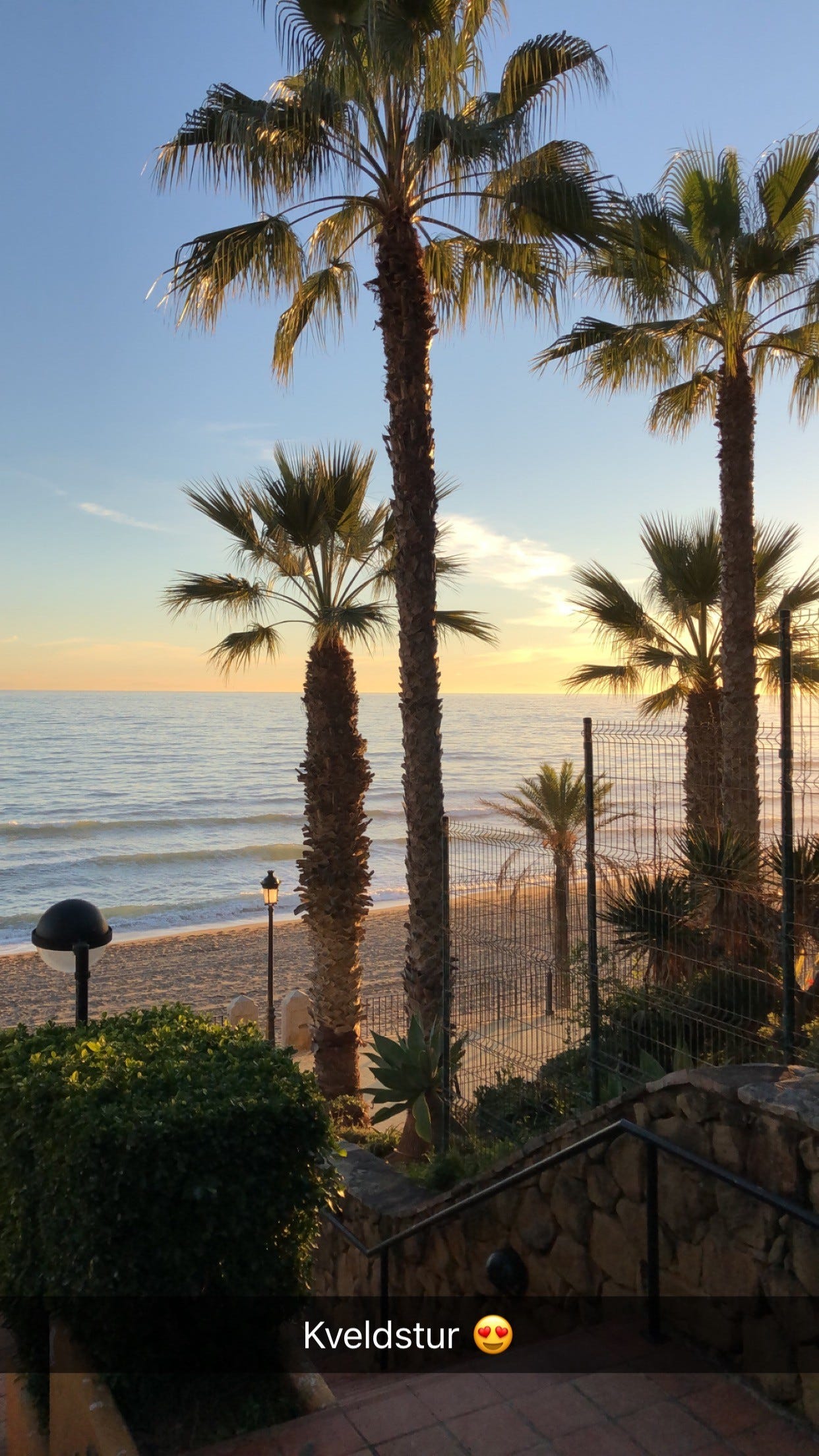 10 min gange fra leiligheten er man på stranden. Galleribilde