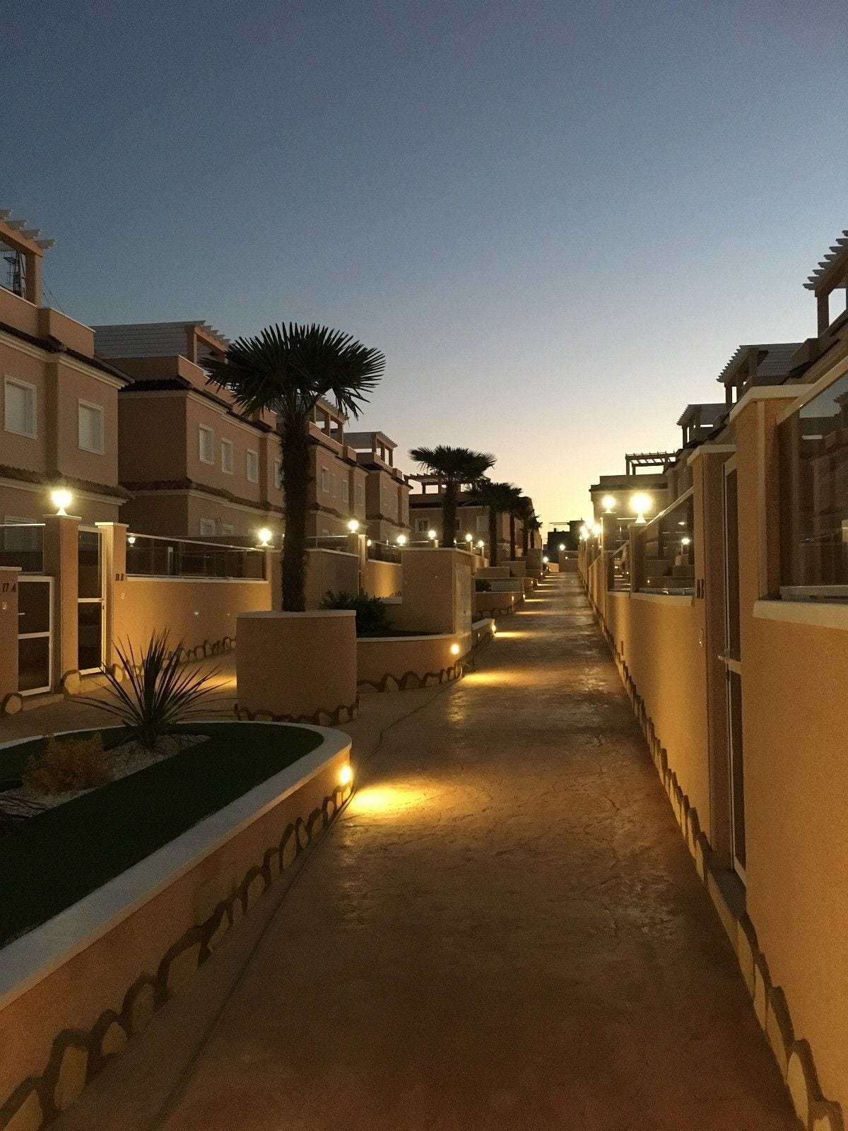 Kvelden i gata Galleribilde