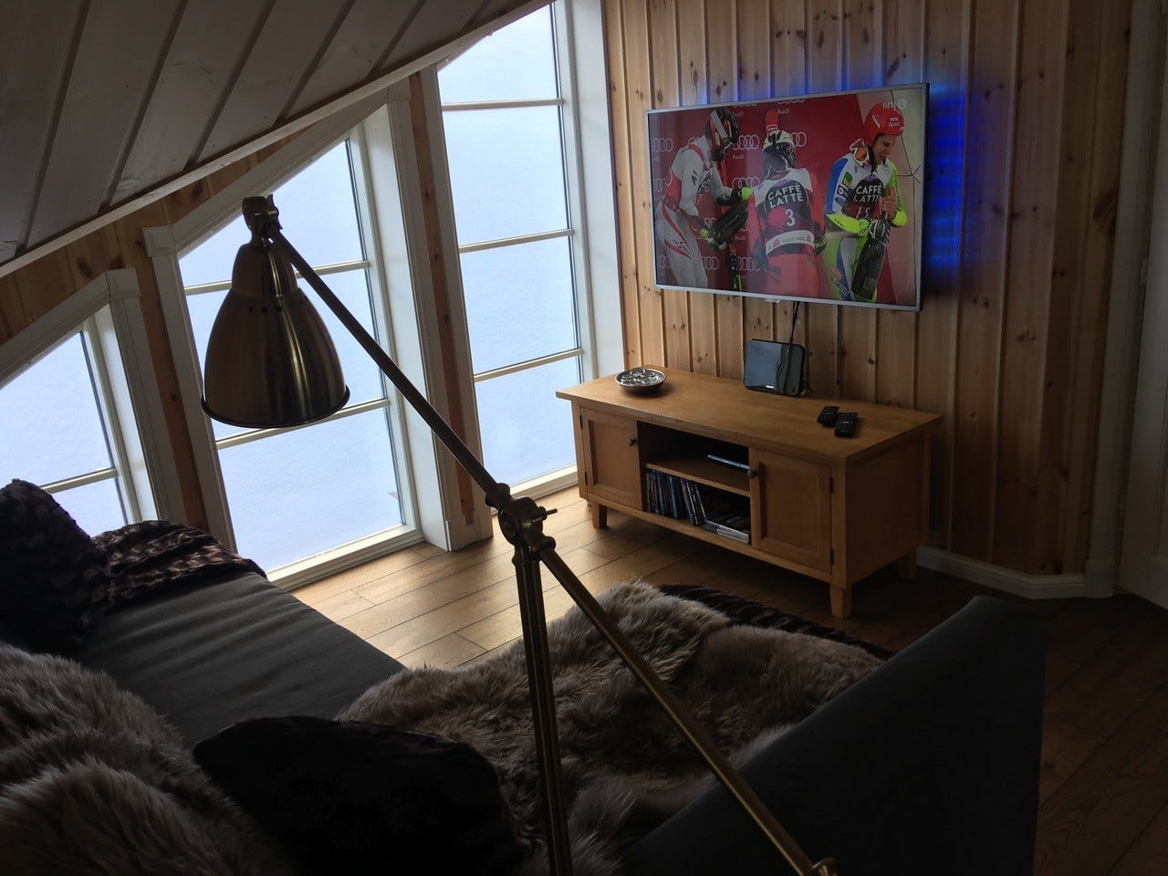 TV-rom med smart TV og DVD med filmer i andre etasje. Galleribilde