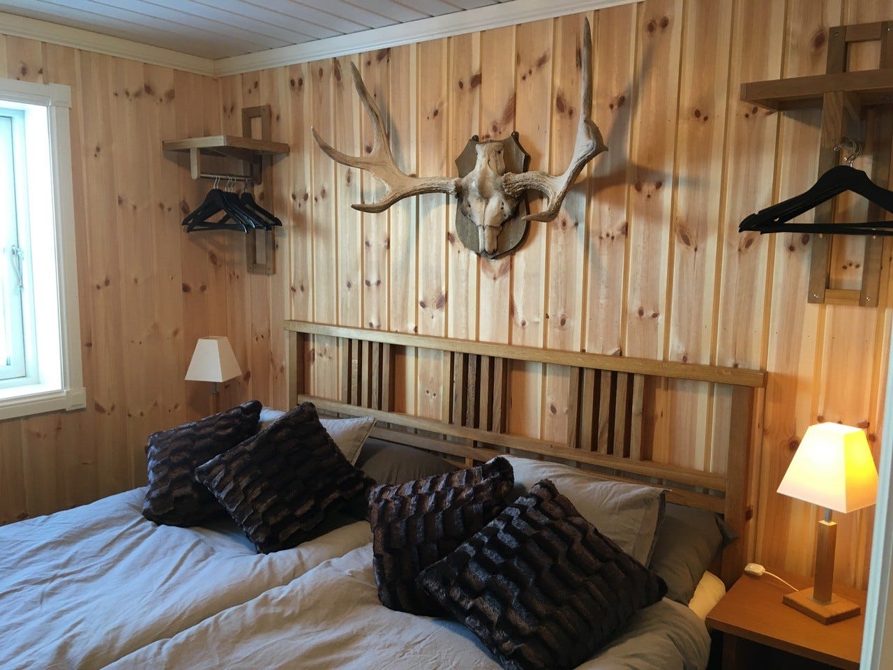 Alle soverom med svenske kvalitets senger (inga køyesenger. Alltid laget senger med sengetøy og doble håndklær Galleribilde