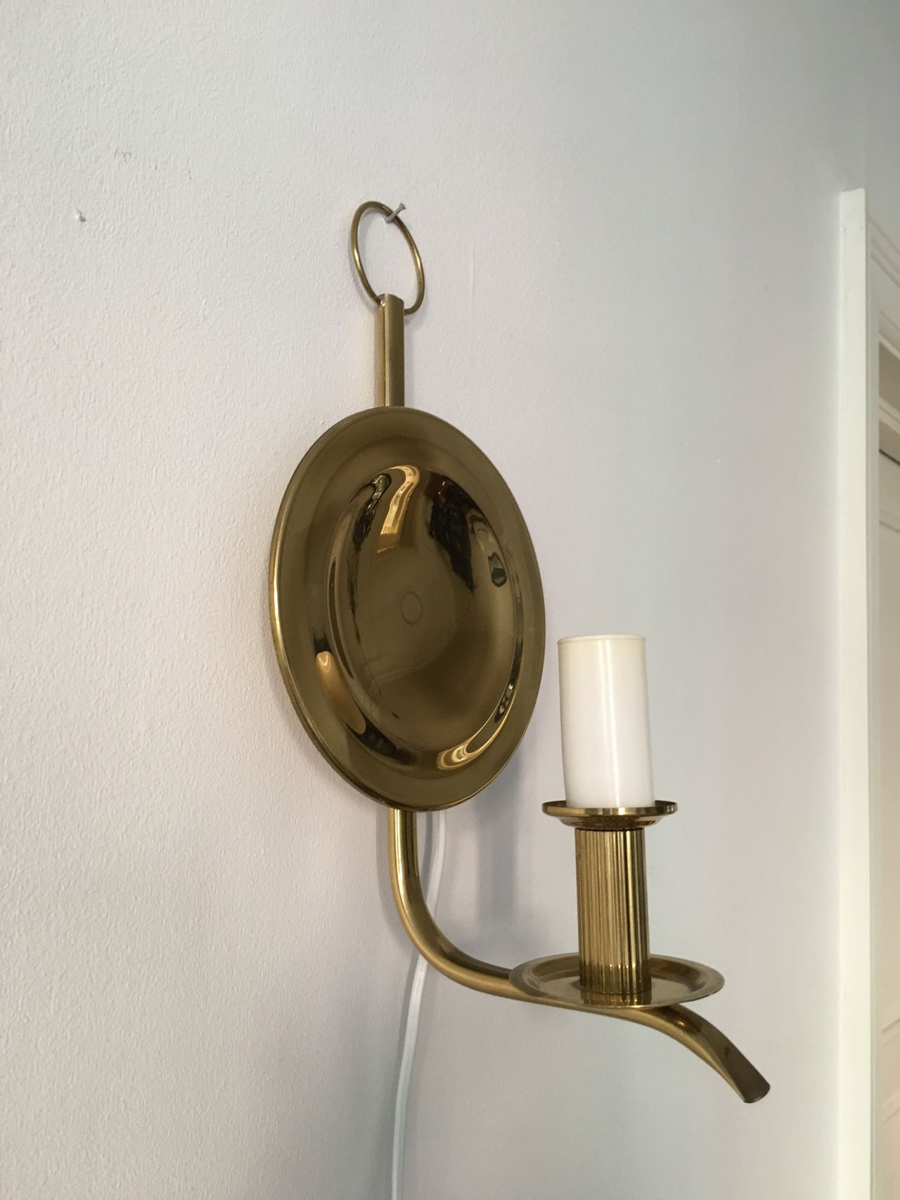 Stilren vintage lampe i messing i skandinavisk design fra Vintage lampe i messing med nydelige linjer | FINN.no