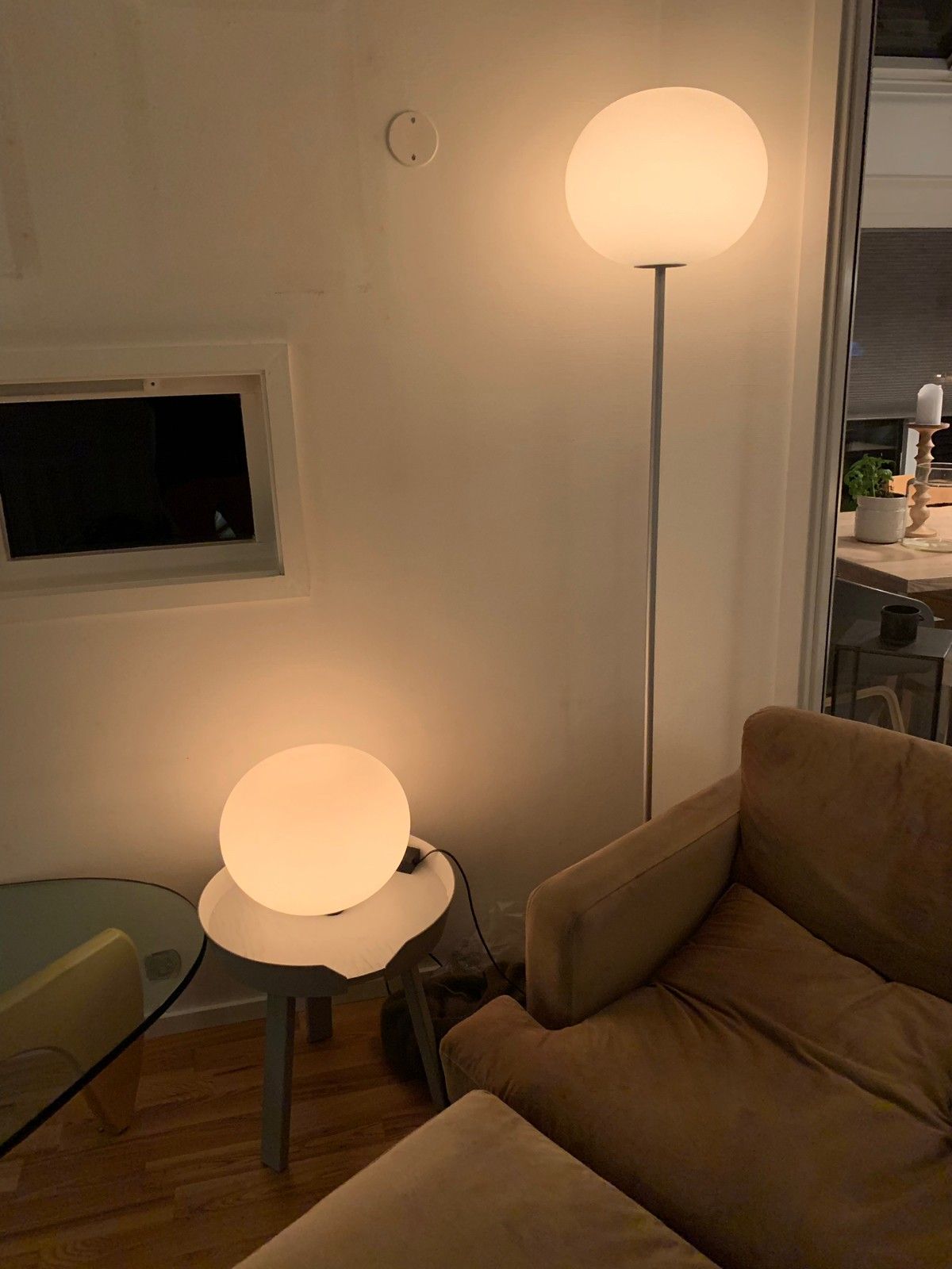 FLOS Glo ball: bordgulv lampe og stålampe | FINN.no Glo Ball gulv | Møbelgalleriet Stavanger | Designmøbler