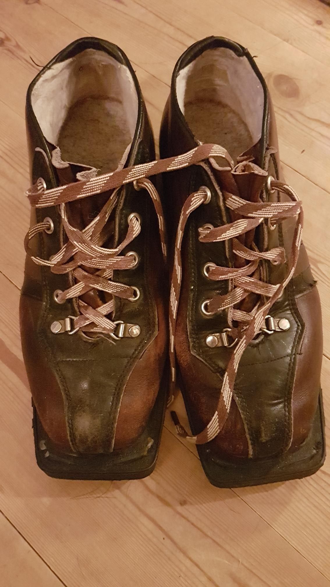 Retro skisko. Merke Suveren. | FINN.no Eldre Kandahar skisko, str. 37 | FINN.no
