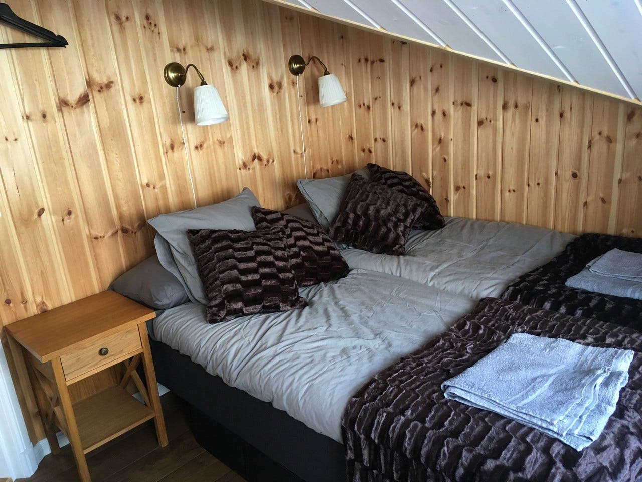Soverom 2 øverste etasj 2x80 bred alt 1x160 med håndklær og sengetøy når du ankommer Galleribilde