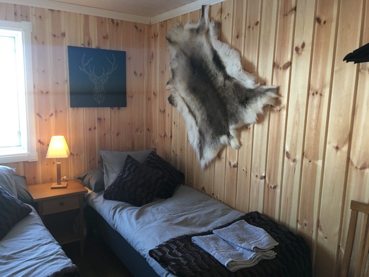 Soverom 2 nere 2x80 bred alt 1x160 med håndklær og sengetøy når du ankommer Galleribilde