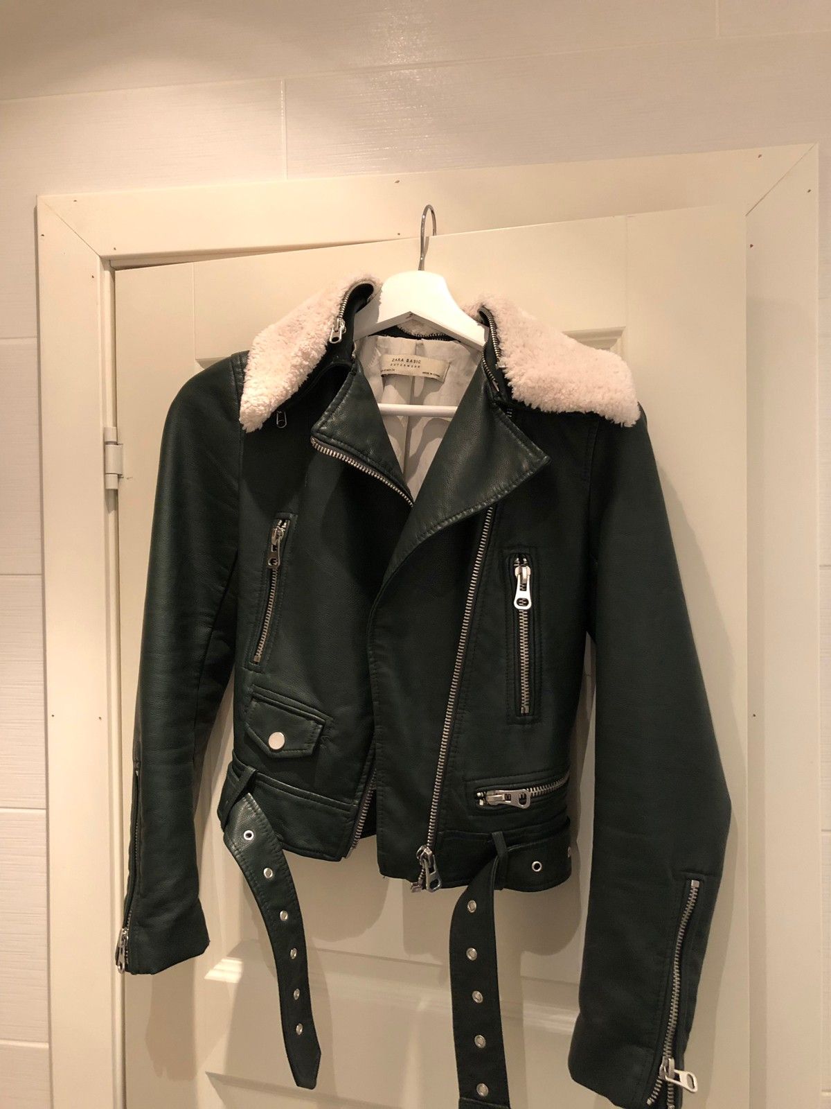 Skinnjakke fra Zara | FINN.no ZARA skinnjakke | FINN.no