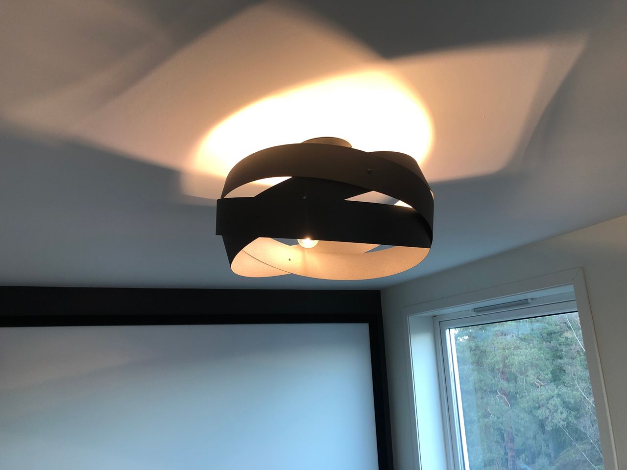 Tornado Taklampe Sort | FINN.no Tornado Taklampe Sort | FINN.no