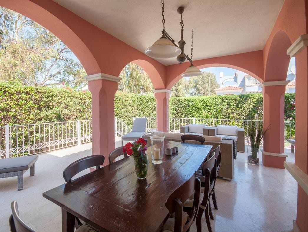 Deilig spiseplass på terrassen Galleribilde