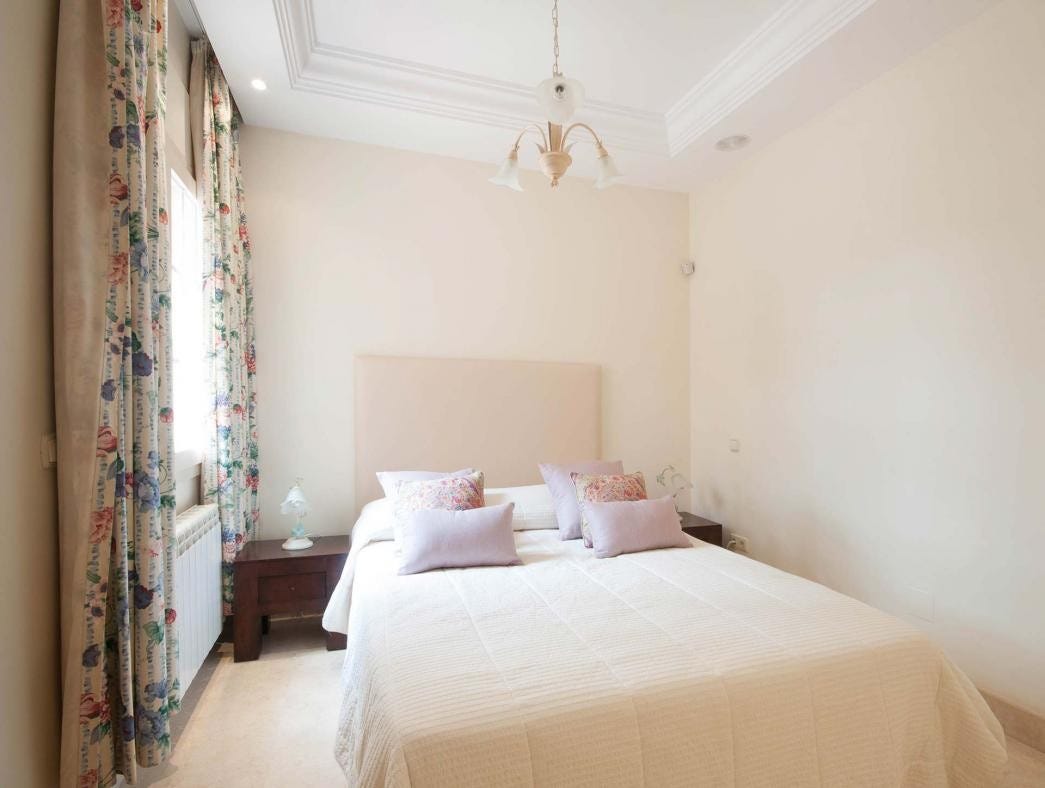 Soverom med dobbeltseng Galleribilde