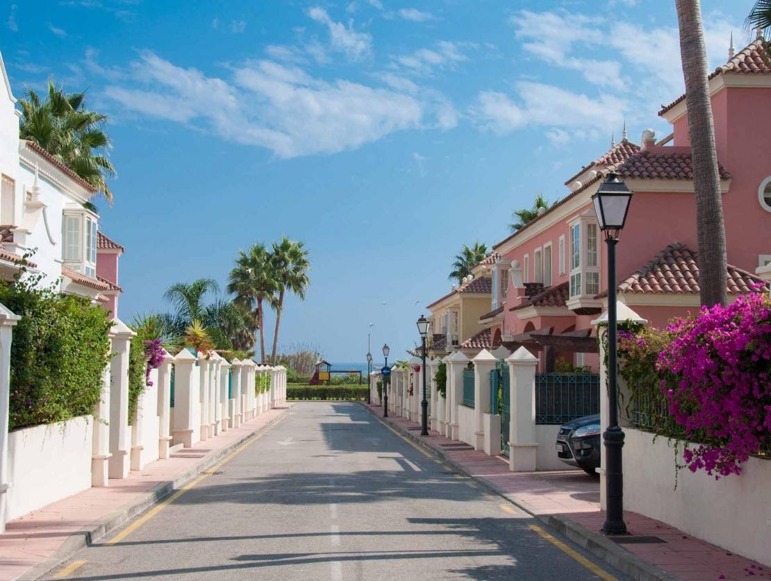 Vakker gate med velholdte hus med andalusisk sjarm Galleribilde