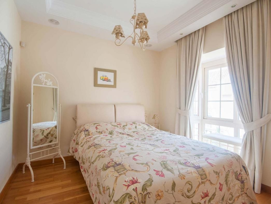 Soverom med dobbeltseng Galleribilde