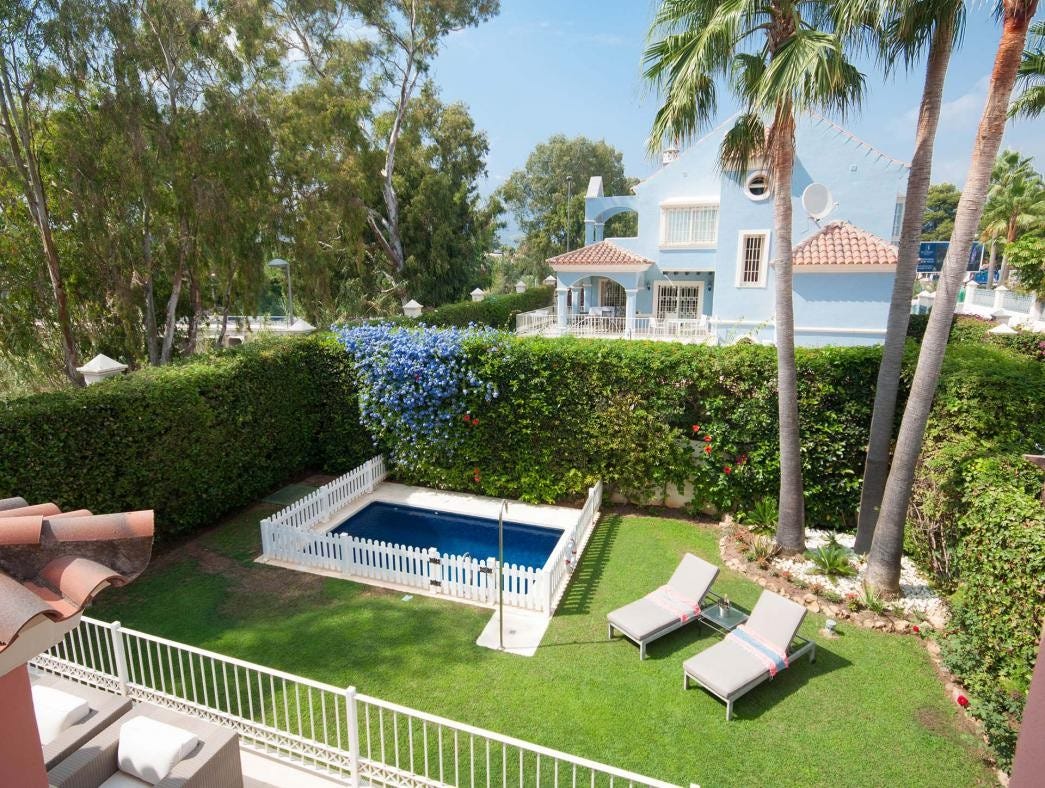 Hagen sett fra terrassen på hovedsoverommet Galleribilde