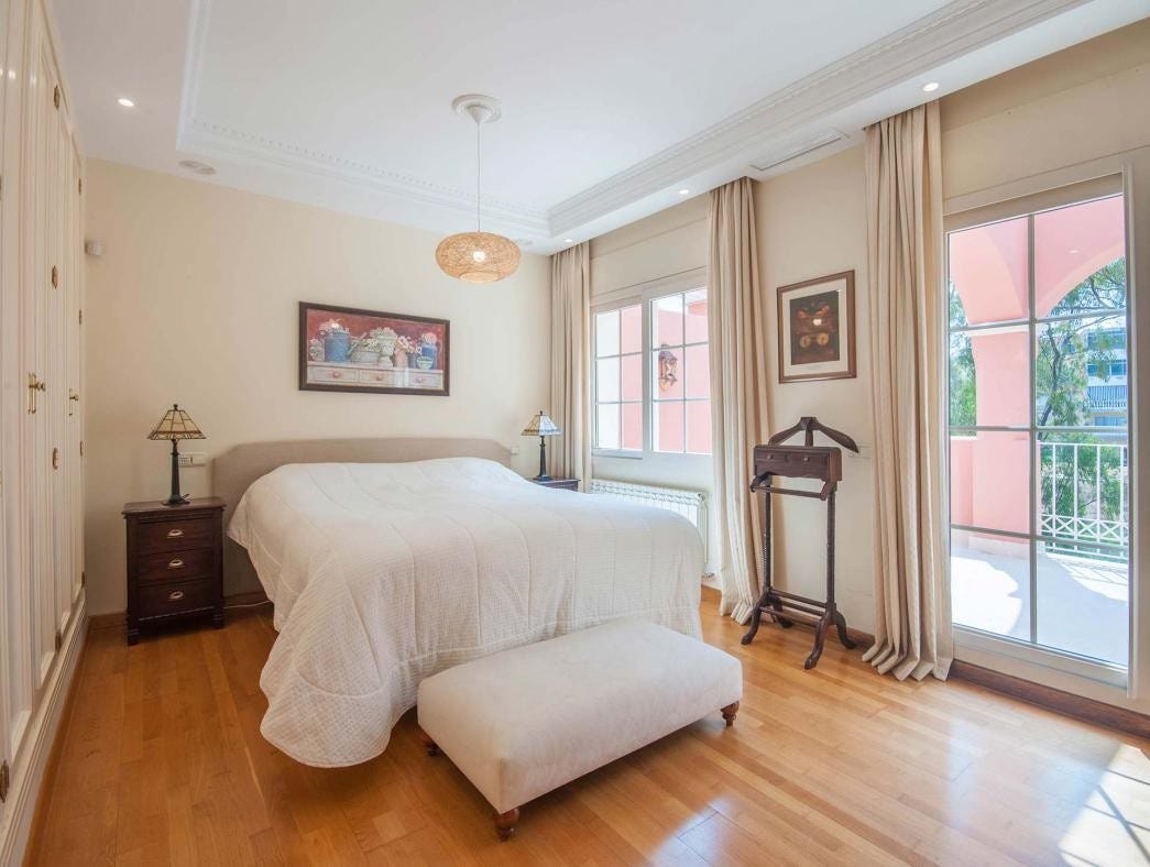 Master bedroom med eget bad og egen terrasse Galleribilde