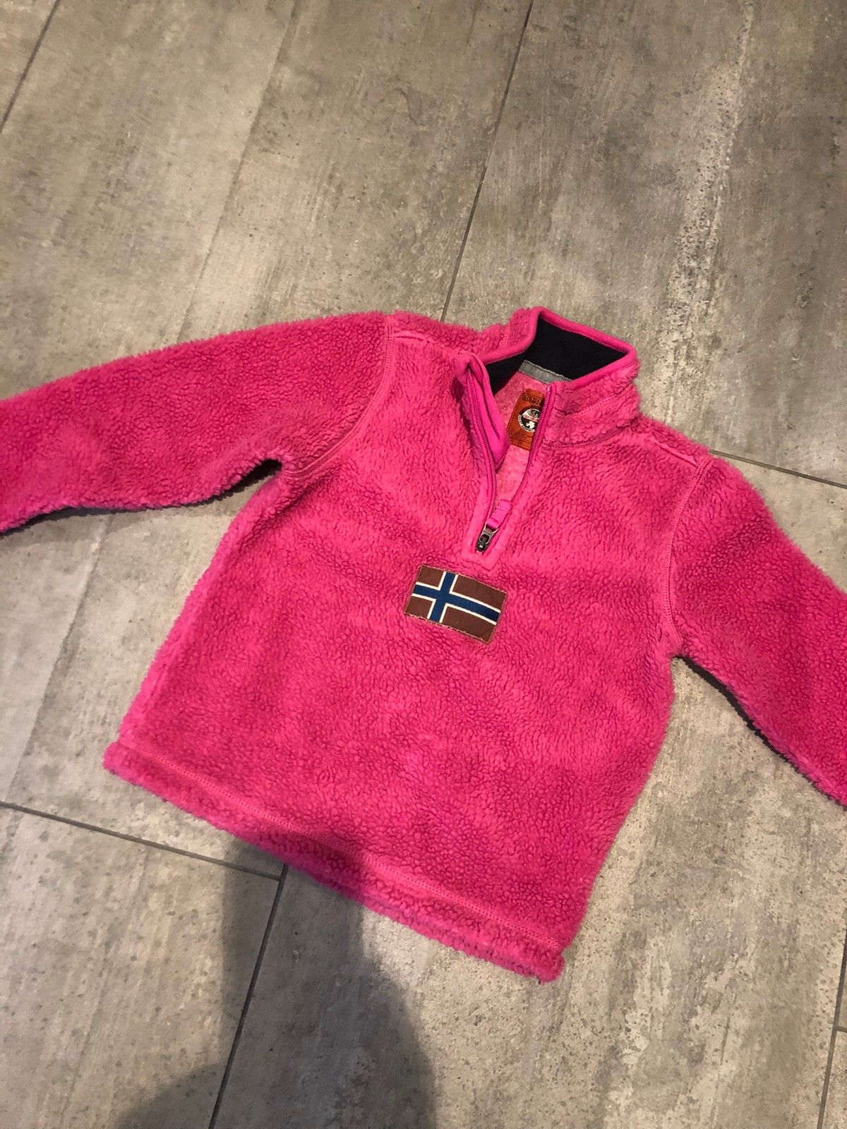 Napapijri fleece genser str 140 ( liten i str ) | FINN.no Napapijri fleece genser | FINN.no