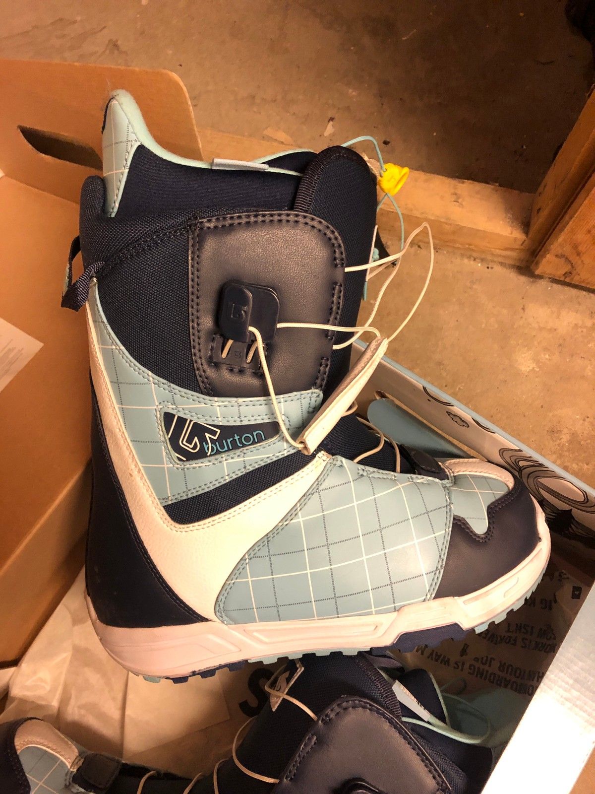 Burton snowboard | FINN.no Burton Snowboard + sko i str. 40,5 | FINN.no