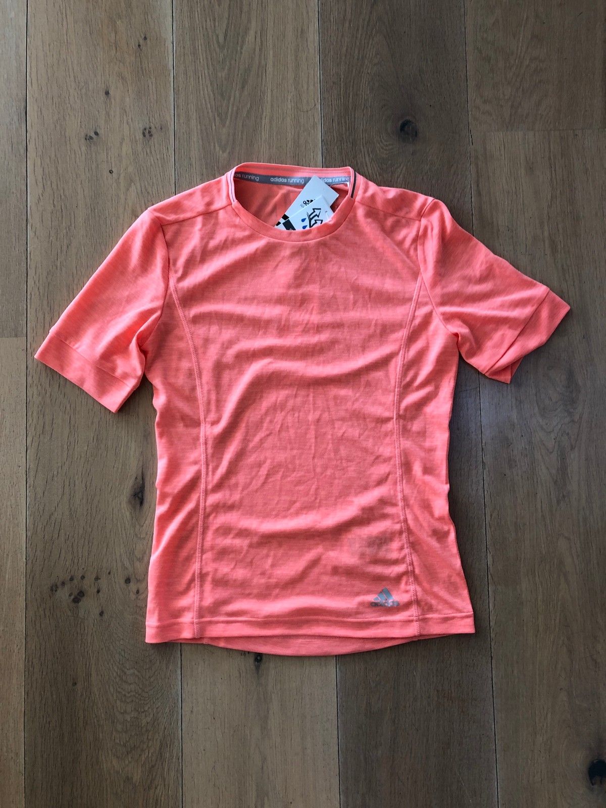 Helt ny! Deilig trenings t skjorte fra Adidas. Str. XS Helt ny Adidas t skjorte str M | FINN.no