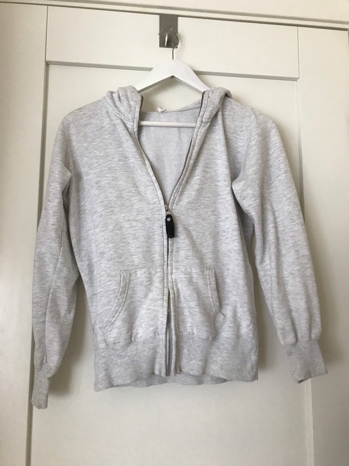 Collegejakke | FINN.no College jakke fra BikBok, str xs, grå, hette. | FINN.no