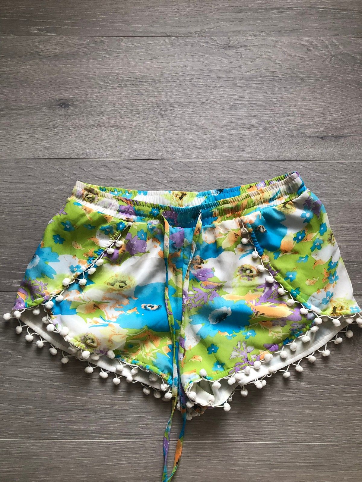 Søt og sommerlig shorts med pom poms | FINN.no Poms veske | FINN.no