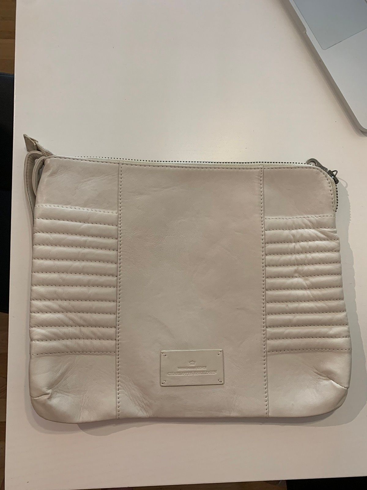 Designers Remix Junya Clutch i ekte lær! | FINN.no Oversized Clutch fra BARFOTA | FINN.no