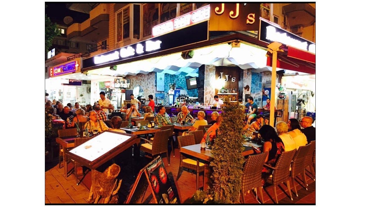 JJ's Restaurant & Bar. 150 meter fra leiligheten. Galleribilde
