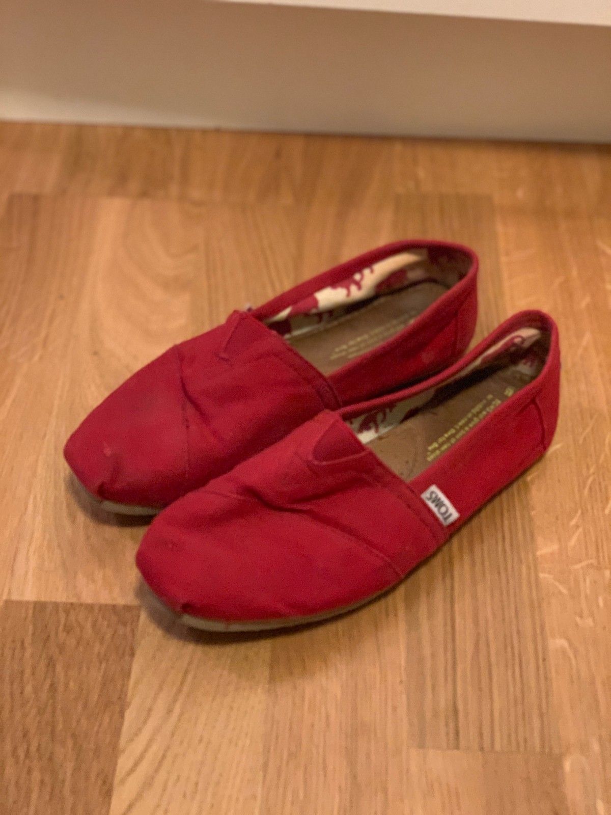 Toms størrelse 39 | FINN.no Røde Toms sko str 37 | FINN.no