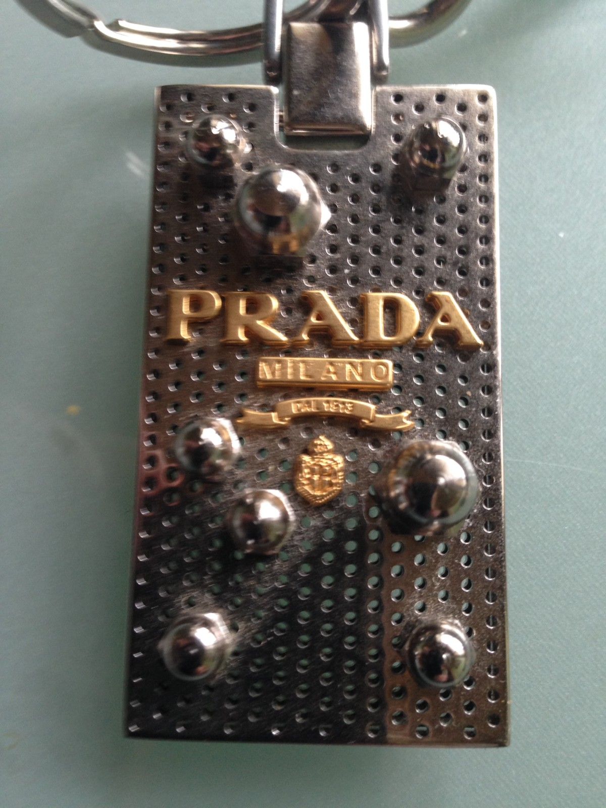 Prada nøkkelring keyholder | FINN.no Nøkkelring med krøllalfa | FINN.no