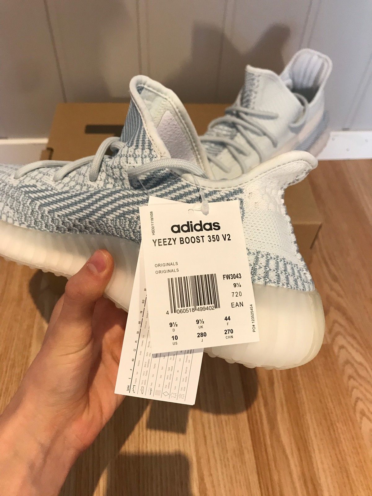 yeezy boost 350 v2 cloud white fw3043