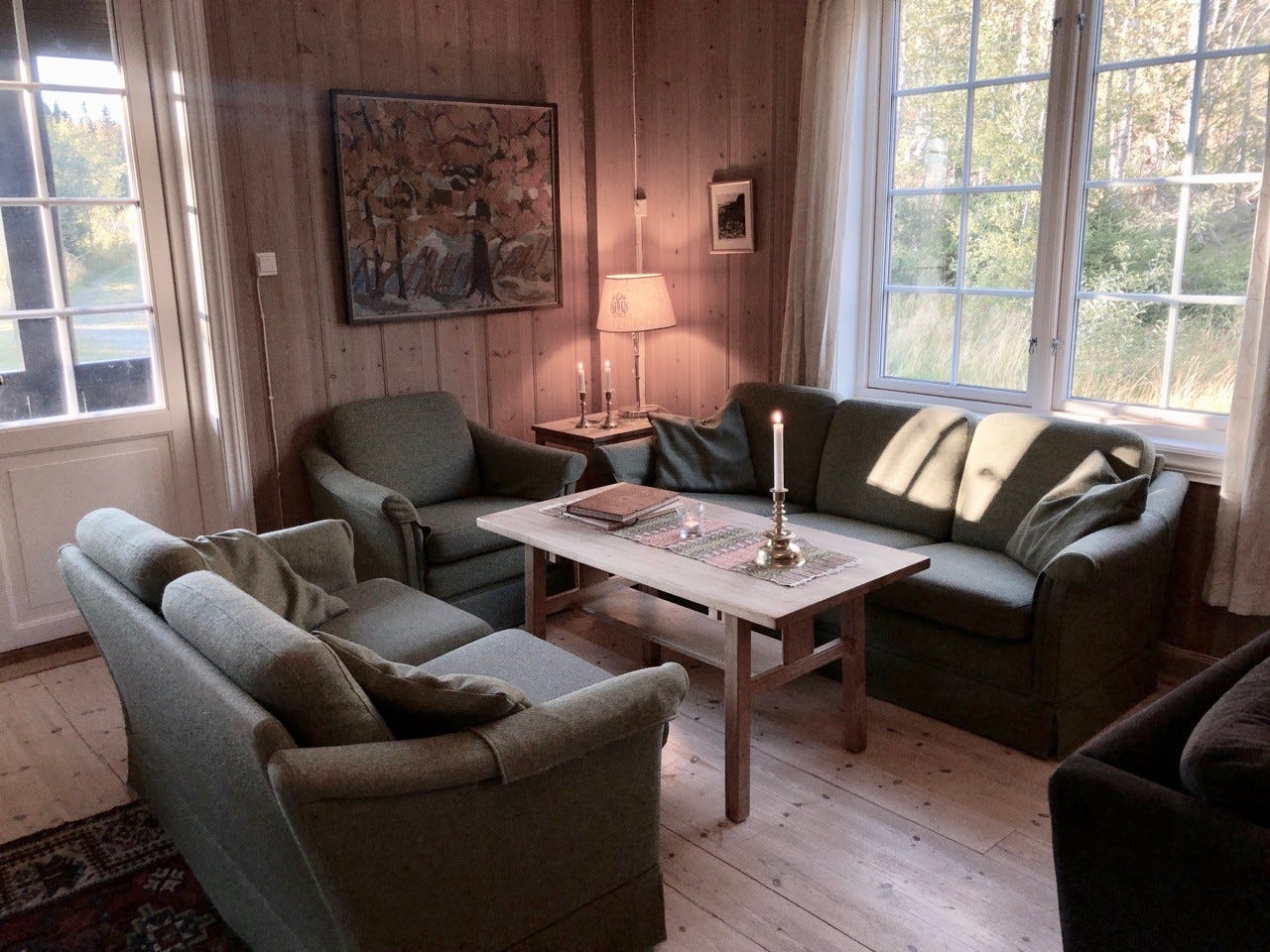 Peisestuen - grønn sofagruppe Galleribilde