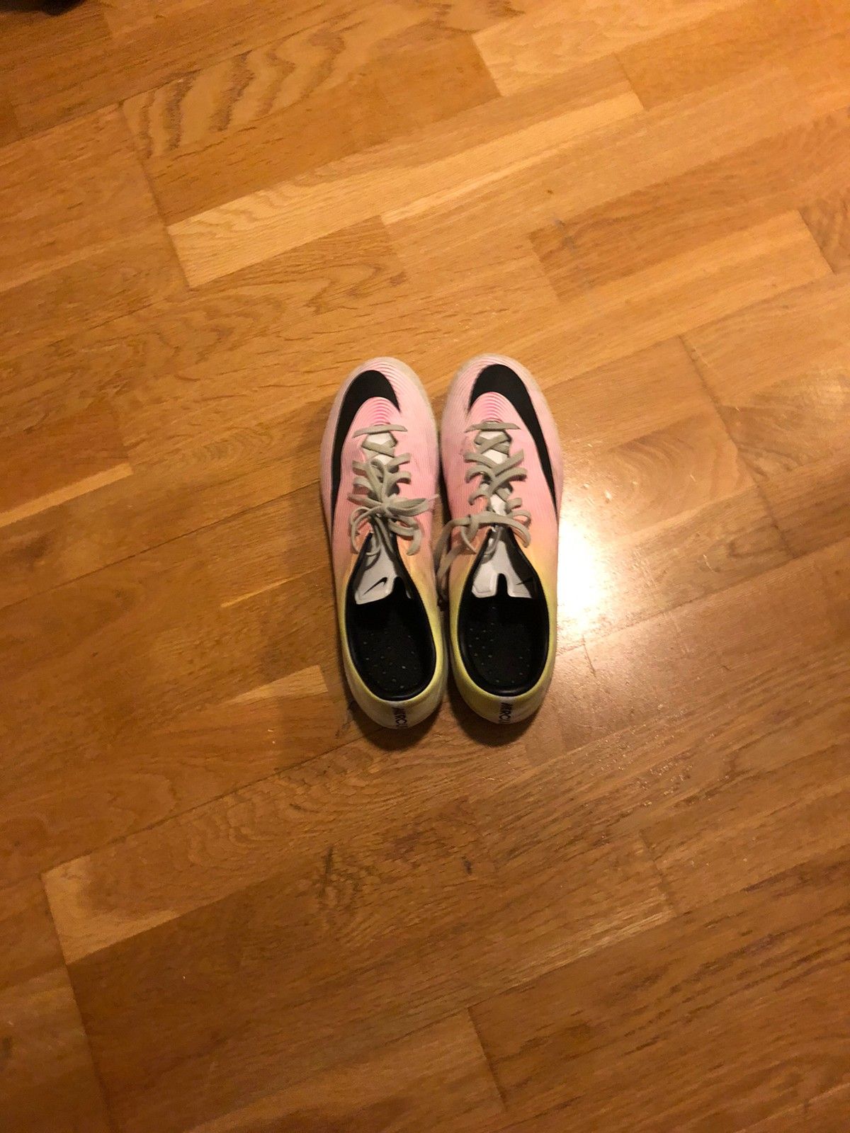 Nike fotballsko str 40,5 | FINN.no Nike fotballsko str 40,5 | FINN.no