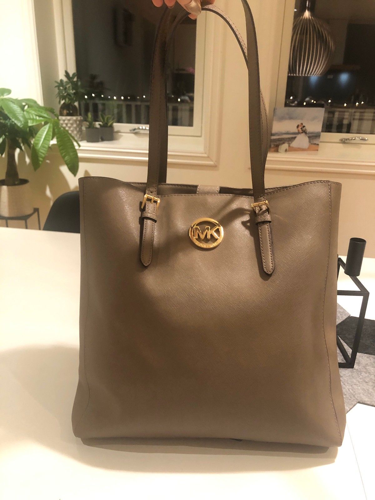 Pent brukte Michael Kors vesker selges | FINN.no Pent brukte vesker | FINN.no