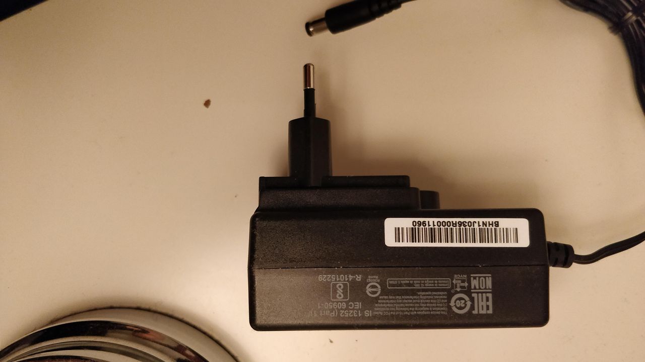 12V Strømforsyning (Fast kontakt 5,5mm) 3 Amp | 5 Enheter 12V Strømforsyning (Fast støpsel 5,5mm) 1,5 Amp