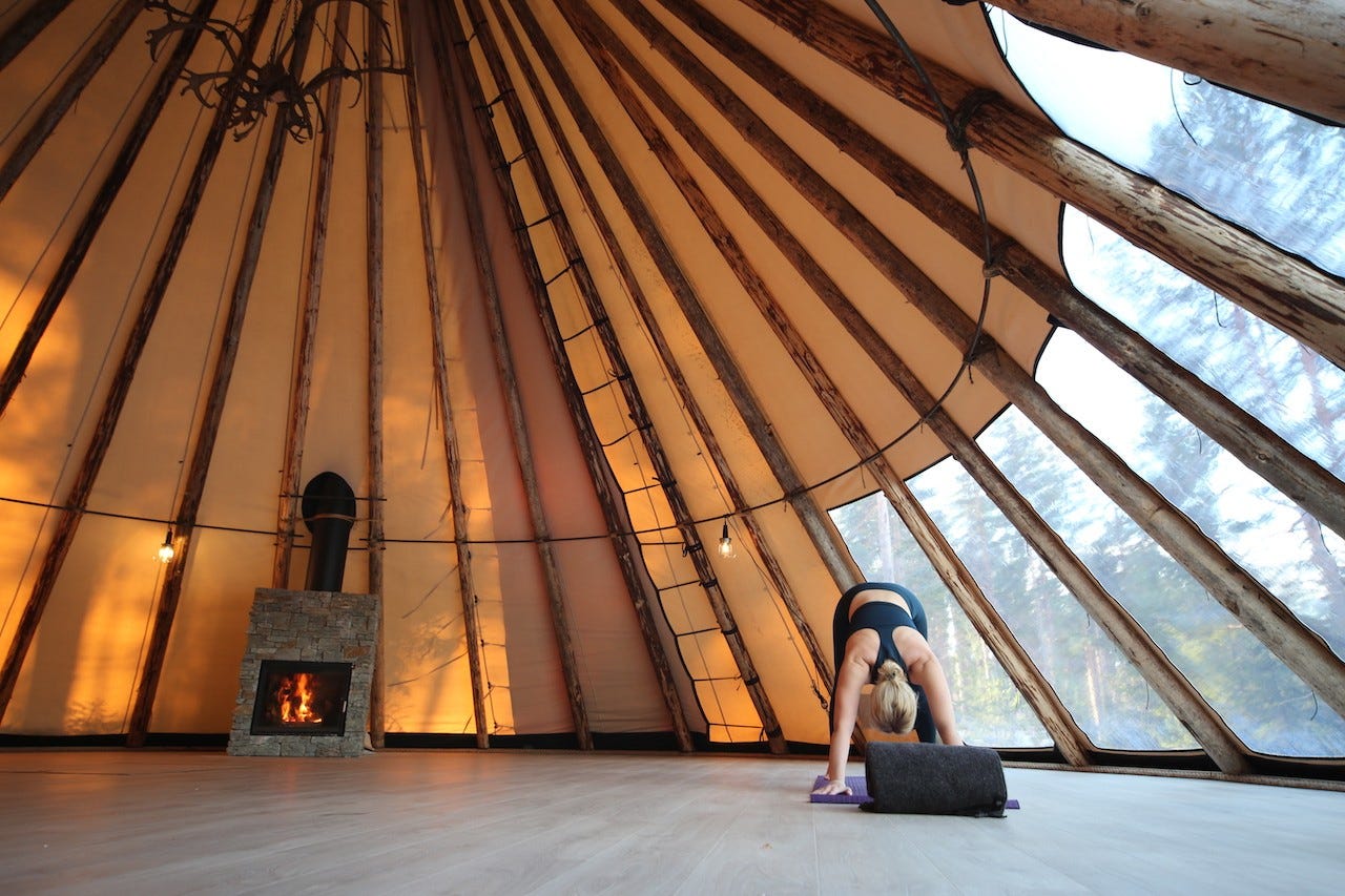 Lavvoen er varmet opp av peisen med vannborn varme! Den leies separat. Ta kontakt! :) Galleribilde