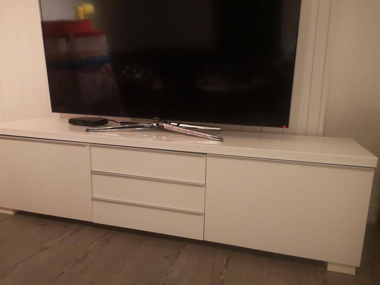 Bestå burs tv benk Kjøpe, selge og utveksle annonser de Tv benk bestå burs Kjøpe, selge og utveksle annonser de