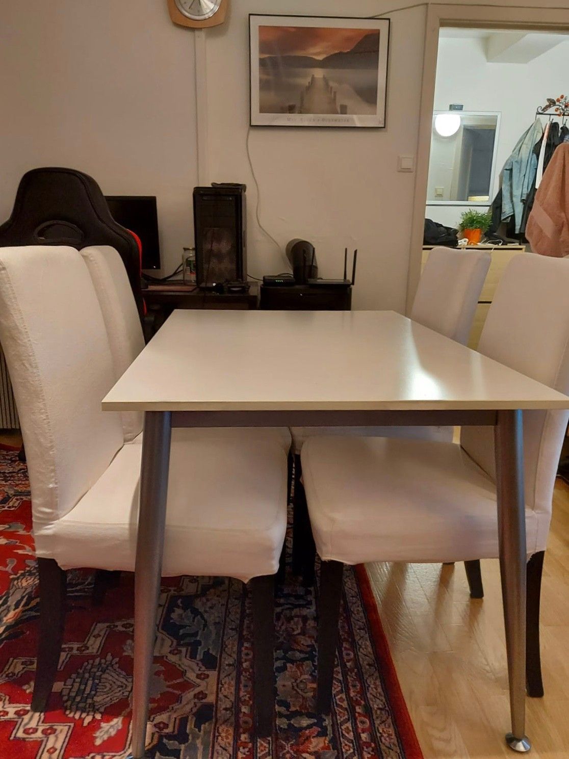 Bord med fire henriksdal stoler 800kr | FINN.no Bord og fire stoler | FINN.no