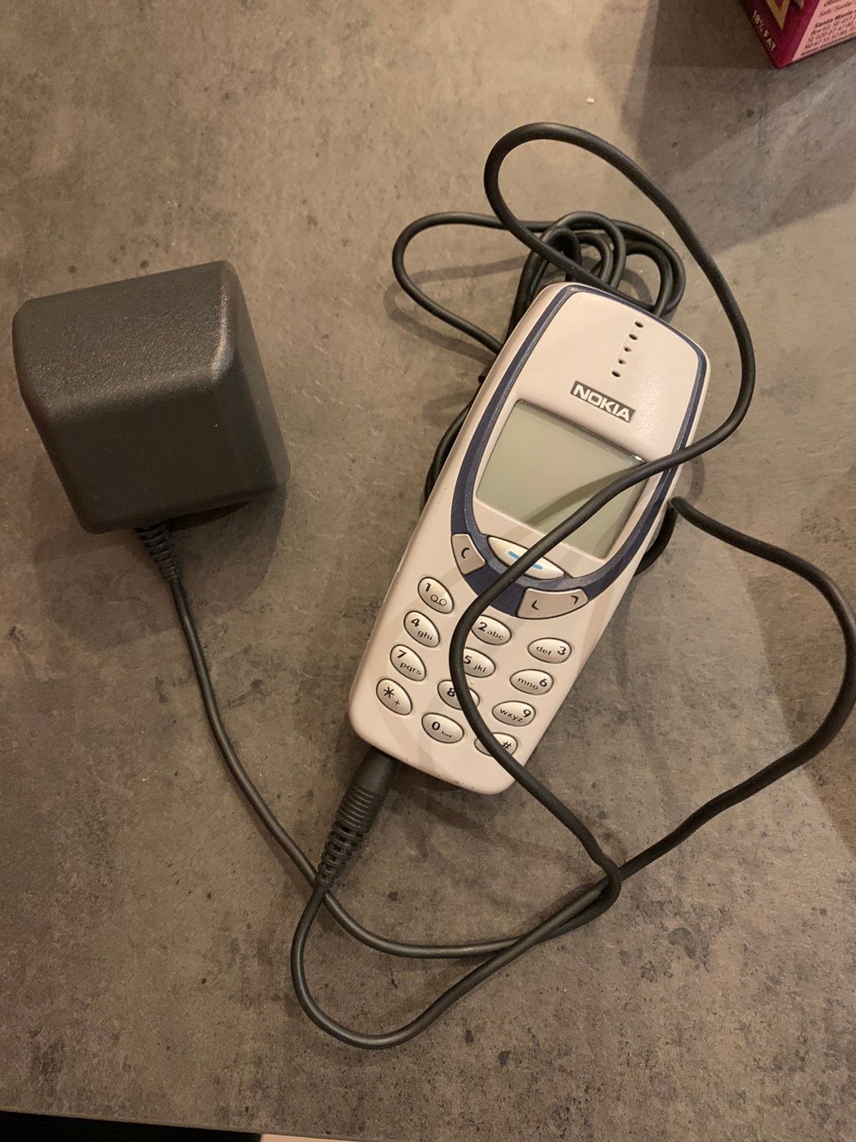 Mobil selges Nokia 3330 inkl. bruksanvisning, batteri og Mobil Nokia med lader selges | FINN.no