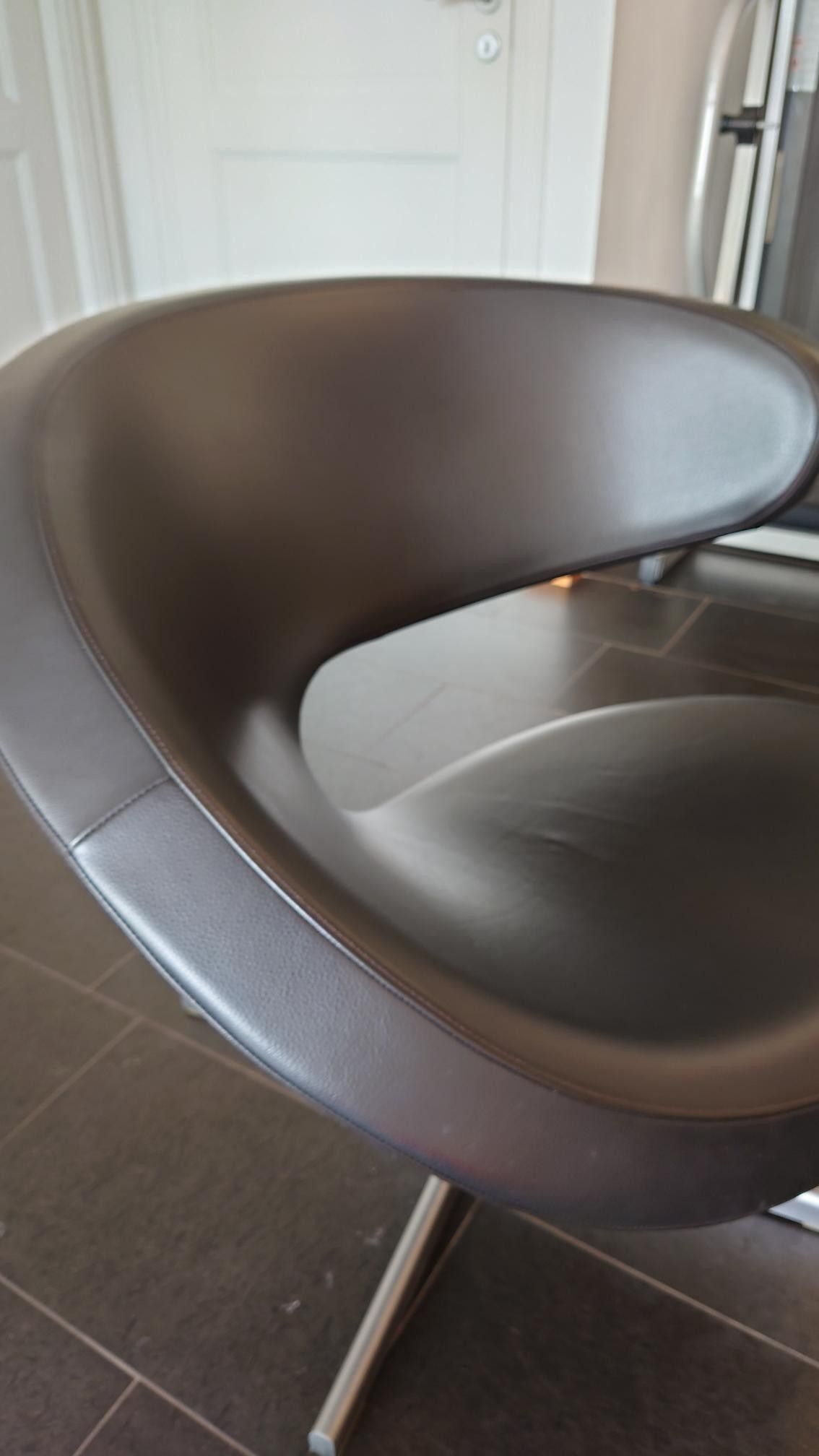 Varier Peel stol i sort skinn | FINN.no Ny pris! Peel designerstol i sort skinn | FINN.no