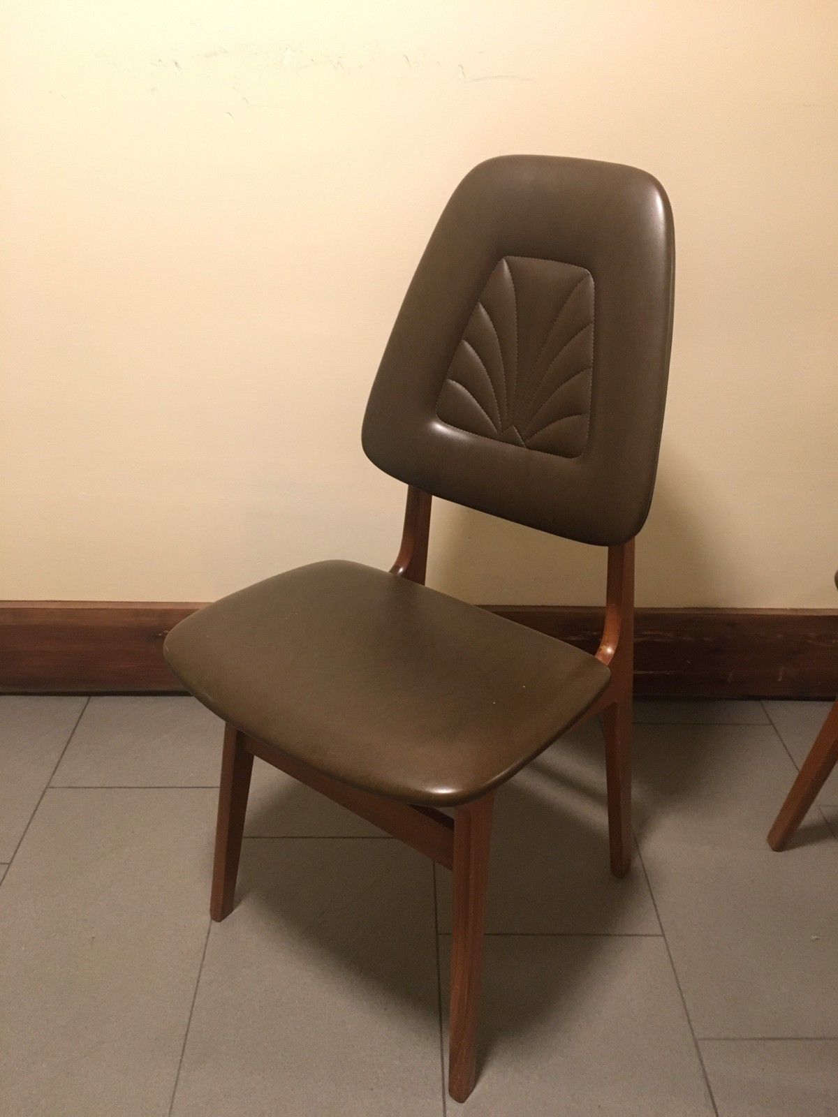 teak stoler | FINN.no Stilren 60 talls lenestol. | FINN.no i 2020 | Lenestol, Stol