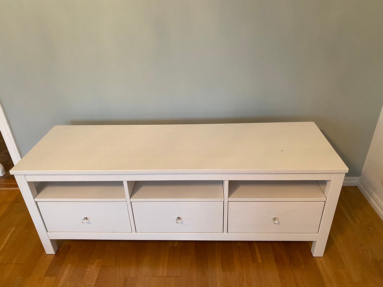 Ikea hemnes tv Kjøpe, selge og utveksle annonser finn den Ikea hemnes tv benk med 2 Kjøpe, selge og utveksle annonser